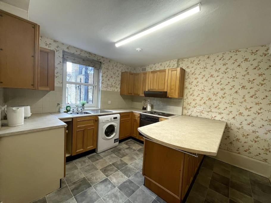 Old School Grandma London Experience ! Apartment Exterior foto