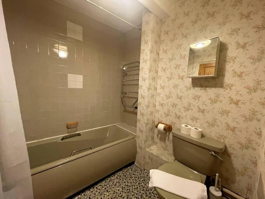Old School Grandma London Experience ! Apartment Exterior foto